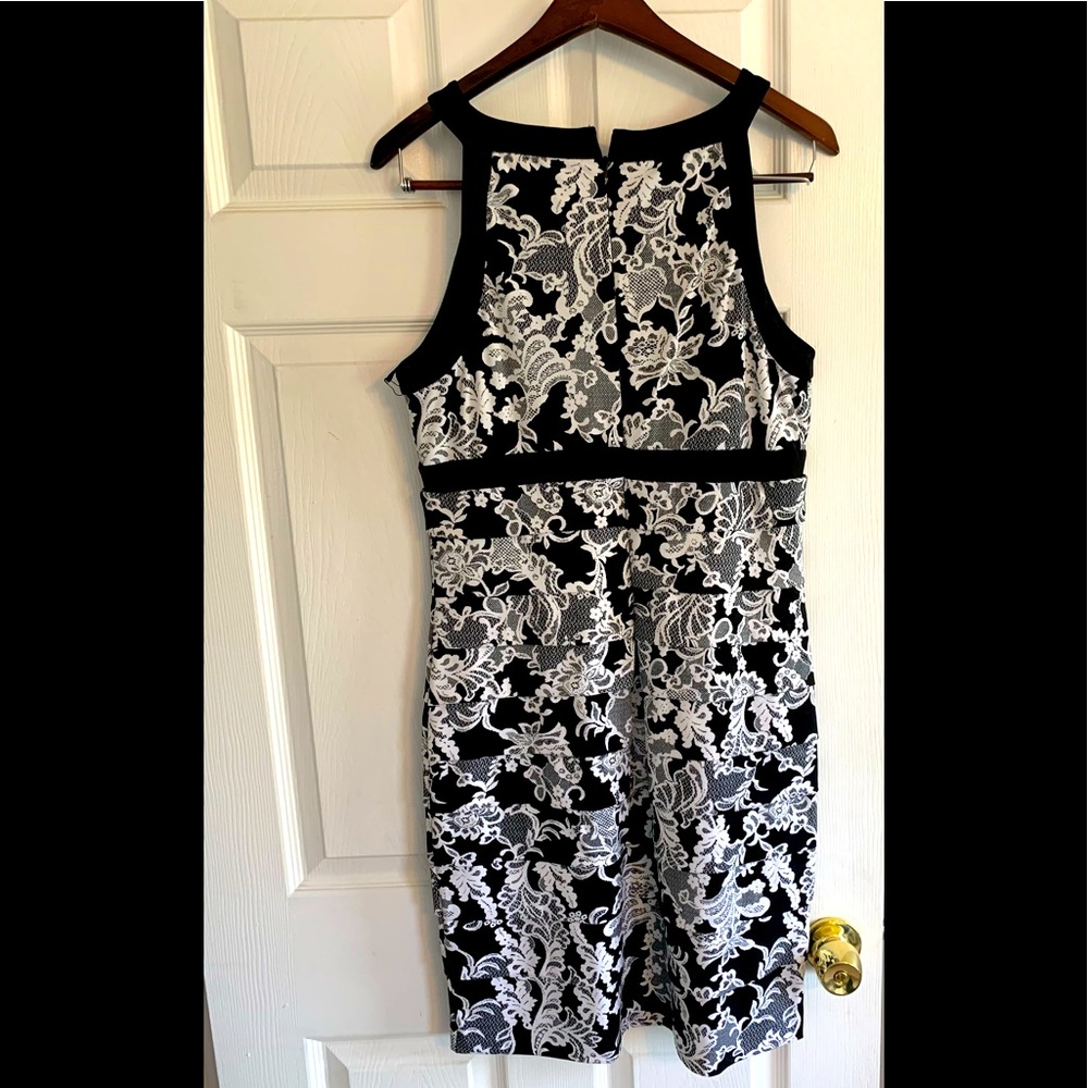 White House Black Market Instantly Slimming